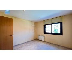 DÚPLEX CON TERRAZA I PÀRQUING