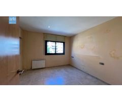 DÚPLEX CON TERRAZA I PÀRQUING