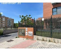 Plaza de Garaje en urbanización cerrada