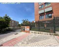 Plaza de Garaje en urbanización cerrada