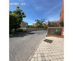 Plaza de Garaje en urbanización cerrada