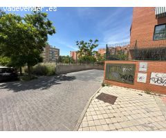 Plaza de Garaje en urbanización cerrada