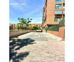 Plaza de Garaje en urbanización cerrada