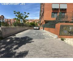 Plaza de Garaje en urbanización cerrada