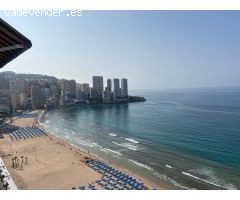 Vive el encanto de Benidorm desde la primera línea de la playa Levante