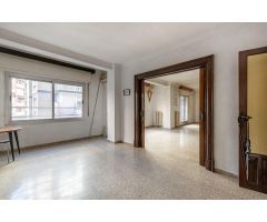 PISO EN PLENO CENTRO DE GRANADA