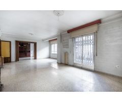 PISO EN PLENO CENTRO DE GRANADA