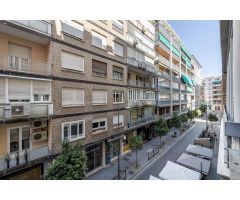 PISO EN PLENO CENTRO DE GRANADA