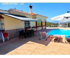 ALQUILER MEDIA TEMPORADA, Estupenda Villa con piscina, zona de barbacoa y amplio parking, muy cercan
