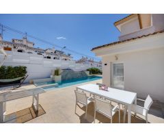 Exquisita Villa Reformada con Piscina Privada en Torrevieja – ¡Lista para Entrar a Vivir!
