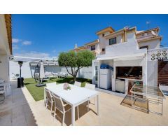 Exquisita Villa Reformada con Piscina Privada en Torrevieja – ¡Lista para Entrar a Vivir!