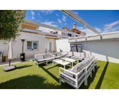 Exquisita Villa Reformada con Piscina Privada en Torrevieja – ¡Lista para Entrar a Vivir!