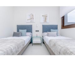 Bungalow 2 dormitorios 2 baños,terraza y  piscina comunitaria en Los Balcones, Torrevieja (Alicante)