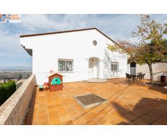 Espectacular chalet en Monachil con piscina y vistas a la ciudad