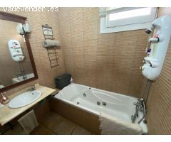 2 dormitorios y 1 baño en planta baja con jardin