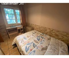 2 dormitorios y 1 baño en planta baja con jardin