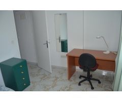 Piso de 3 dormitorios en alquiler en el Soho, Málaga.