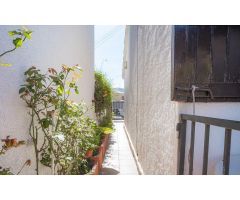 Bonita y soleada casa situada en Mas Mates una zona muy tranquila y cerca de Roses.