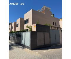 ADOSADO CON PARKING PRIVADO EN PORCELANOSA