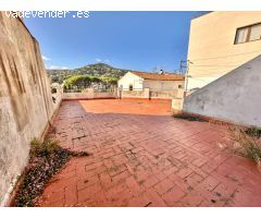 CALONGE: CASA DE PIEDRA PARA RESTAURAR CON GARAJE Y PATIO EN PLENO CENTRO DEL PUEBLO