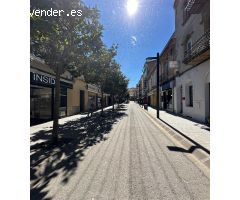 PALAMÓS: LOCAL A 1ª LINIA COMERCIAL, con acceso por 2 calles, aseo, almacén y calefacción.