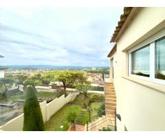 LA BISBAL DEMPORDÀ: MAGNÍFICO CHALET DE 3 HABITACIONES CON JARDÍN Y GARAJE