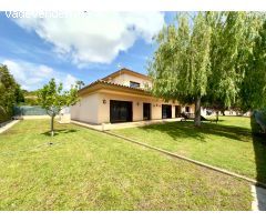 SANT ANTONI DE CALONGE: MAGNÍFICA CASA UNIFAMILIAR  SOBRE PARCELA DE 1086 M2, CON GARAJE Y JARDÍN.