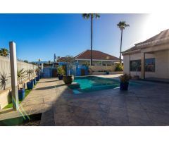 CAMPO INTERNACIONAL- CHALET de 3 niveles, Parcela de 690 m2, 6 dormitorios, piscina, bodega.
