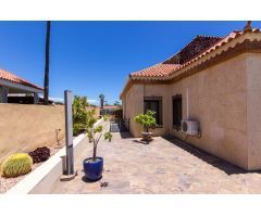 CAMPO INTERNACIONAL- CHALET de 3 niveles, Parcela de 690 m2, 6 dormitorios, piscina, bodega.