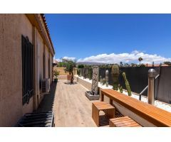 CAMPO INTERNACIONAL- CHALET de 3 niveles, Parcela de 690 m2, 6 dormitorios, piscina, bodega.