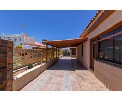 CAMPO INTERNACIONAL- CHALET de 3 niveles, Parcela de 690 m2, 6 dormitorios, piscina, bodega.
