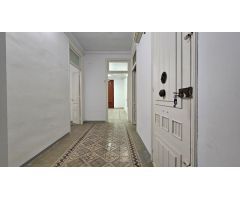 Edifificio neoclasico en el centro de Figueres.