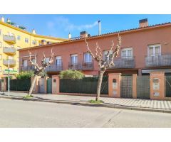 Oportunidad, casa adosada con jardín en Figueres.