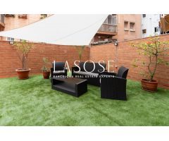 Amplio Piso de 4 Habitaciones con Terraza en Hostafrancs