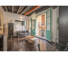 Precioso estudio en alquiler en Calle Petritxol