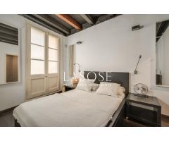 Precioso estudio en alquiler en Calle Petritxol