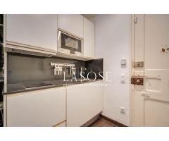 Precioso estudio en alquiler en Calle Petritxol