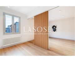 Espacioso apartamento en proceso de reforma en la avenida Sarrià.