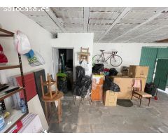 NAVE CON POSIBILIDAD DE HACER VIVIENDA CON PATIO DE 260 METROS