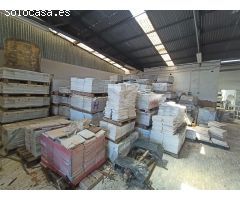Se vende nave industrial dividida actualmente en varios negocios y una vivienda !!!