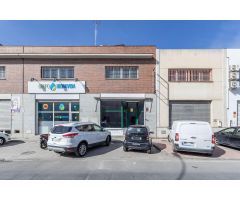 POLÍGONO INDUSTRIAL JUNCARIL. SE VENDE NAVE INDUSTRIAL. CON  212 M/2