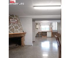 Se alquila casa de campo con parcela compartida