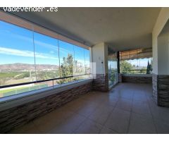 BLANHOGAR VENDE EN EXCLUSIVA ESTA MAGNIFICA VIVIENDA EN URB. SOL ANDALUSI