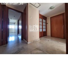 BLANHOGAR VENDE EN EXCLUSIVA ESTA MAGNIFICA VIVIENDA EN URB. SOL ANDALUSI