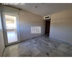 BLANHOGAR VENDE EN EXCLUSIVA ESTA MAGNIFICA VIVIENDA EN URB. SOL ANDALUSI