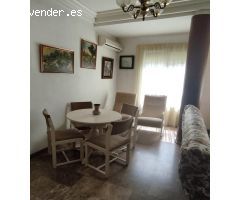 Casa en esquina con local comercial y terraza en Elche – ¡Vivienda y negocio en un solo lugar!