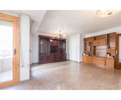 Te ofrecemos este céntrico piso en Camilo Flamarión con ascensor ideal para disfrutar del centro!!!!