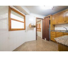 Te ofrecemos este céntrico piso en Camilo Flamarión con ascensor ideal para disfrutar del centro!!!!