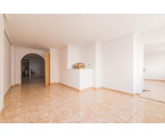 Entresuelo comercial con entrada independiente ideal para cambio de uso a 2 pisos y local comercial