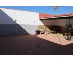 Te ofrecemos este chalet con casa de 200 metros cuadrados y 5.500 metros cuadrados de parcela!